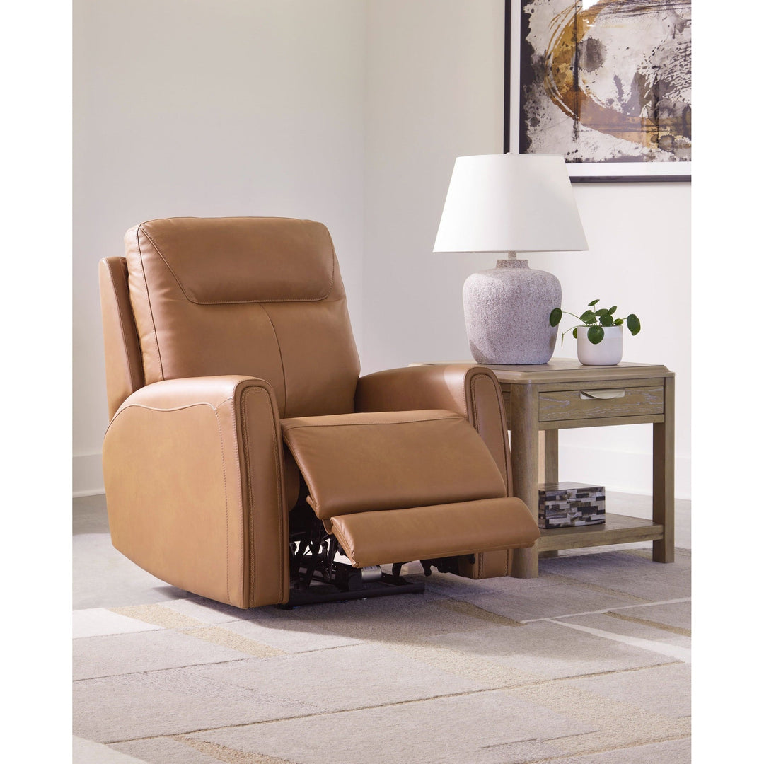 U93704 Tryanny Reclining Sofa & Loveseat