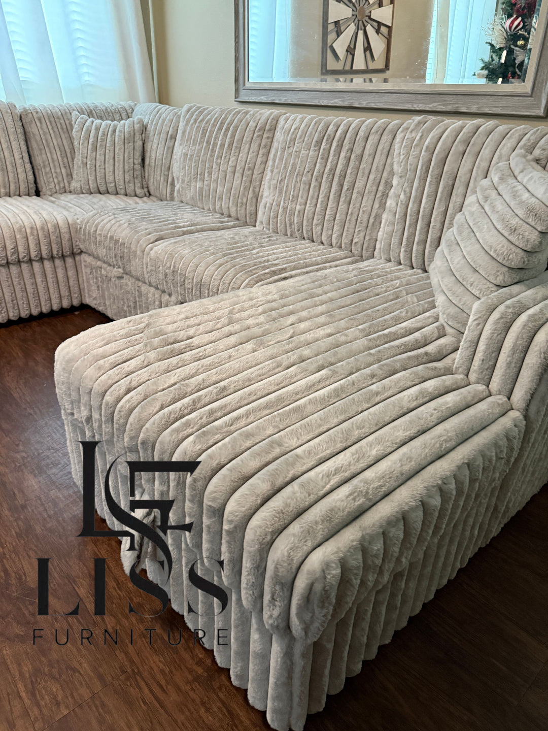 Raha II - Sectional Sofa w/ Pull-Out